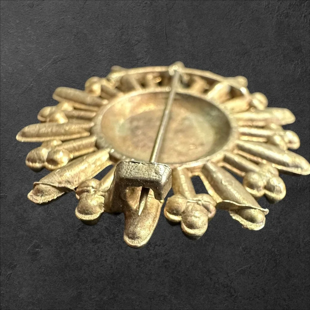 Vintage Gold Tone Sunburst Cameo Classical‎ Profile Brooch Pin